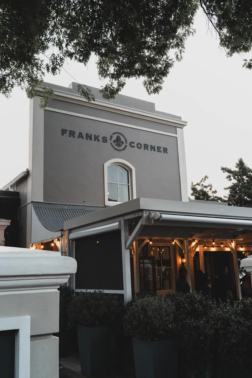 A fachada de Frank’s Corner anuncia um ambiente mais informal depois da precisão da vinícola.