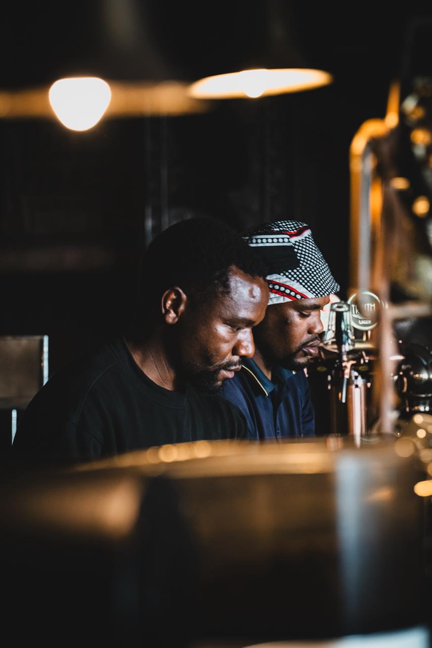 O café criou uma pausa para observar outra Cape Town — contemporânea, produtora e acolhedora.