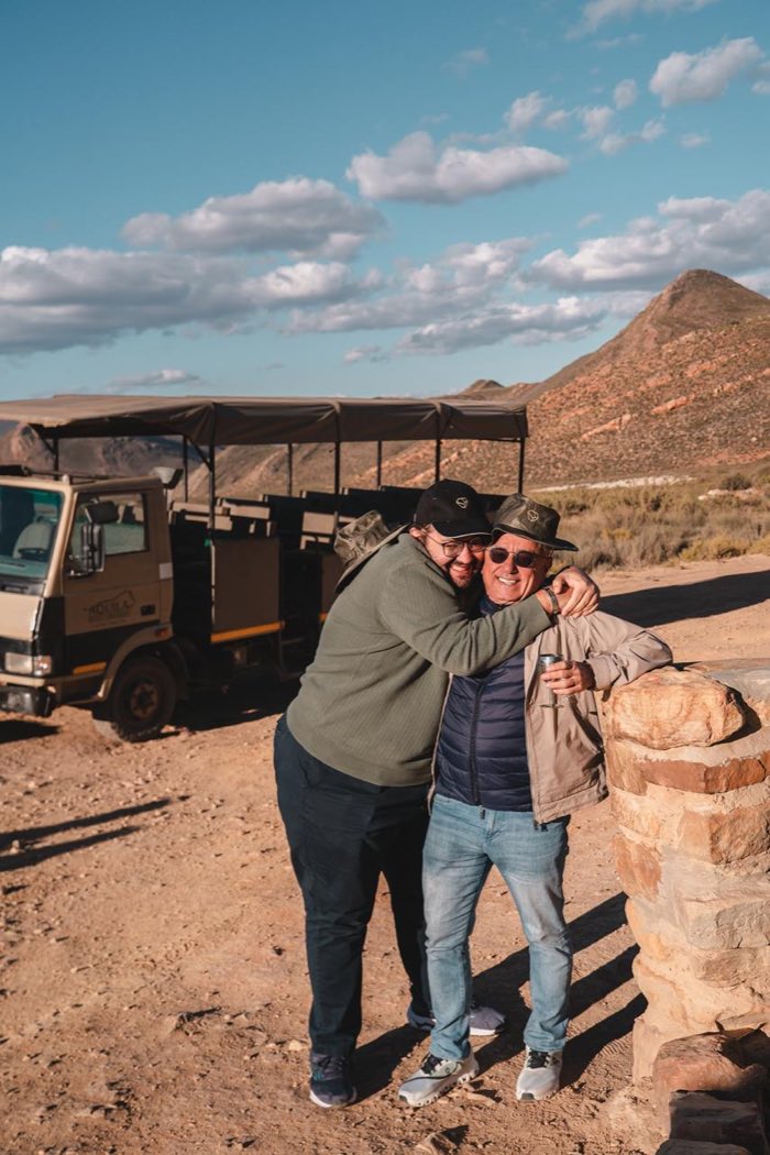 Convívio e presença humana durante a experiência em Klein Karoo e vida selvagem.